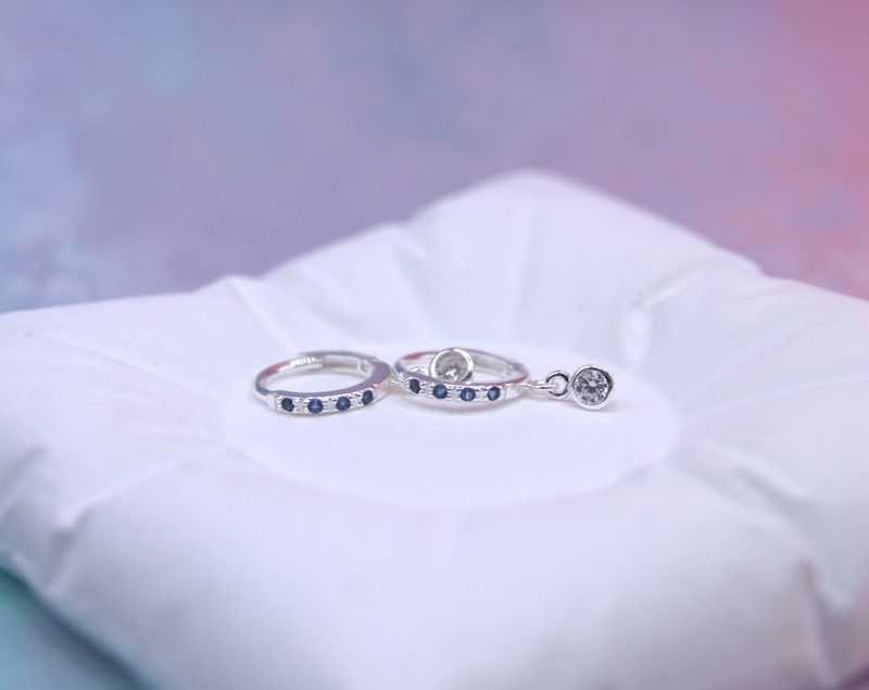 Mini Sparkle Charm Huggie Øredobber